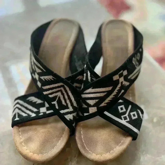 Minnetonka Wedges - Picture 3 of 7